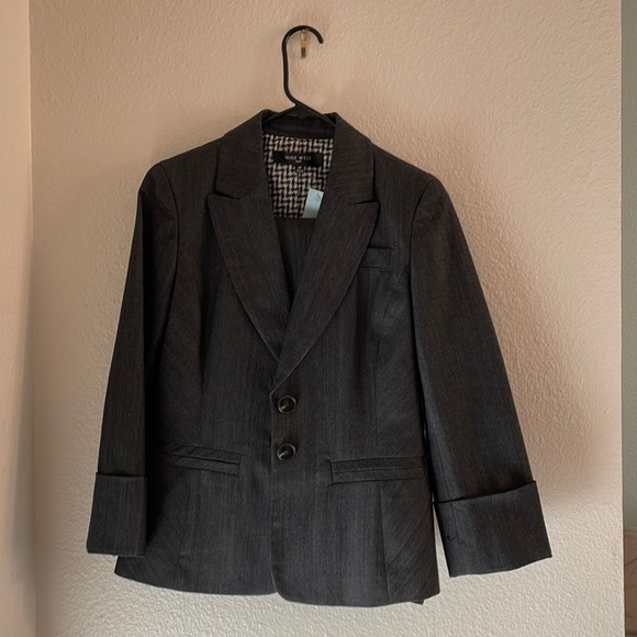 Beautiful Nine West Women’s Suit